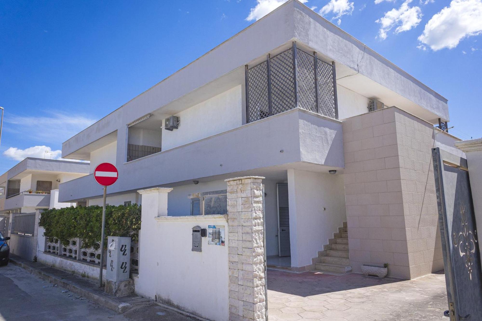 Torre Lapillo Apartment Sea View - Happy Rentals Porto Cesareo Exterior photo